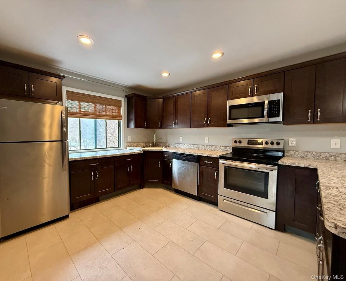 93 Windermere Ave Unit B - Photo 7 of 9