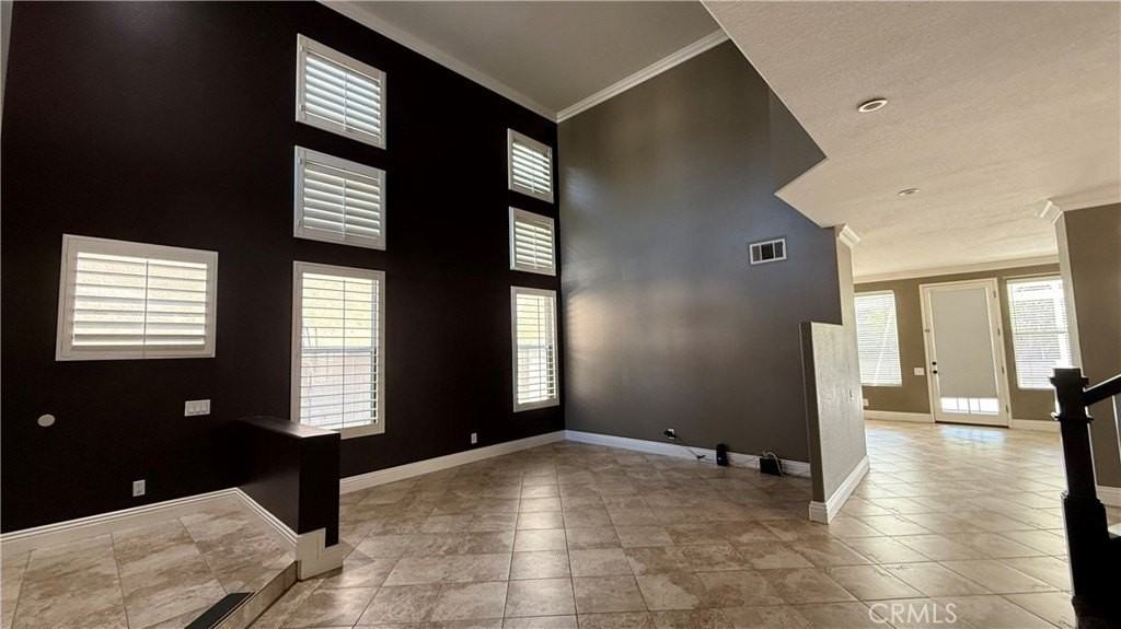 8616 E Silver Ridge Ln - Photo 5 of 23