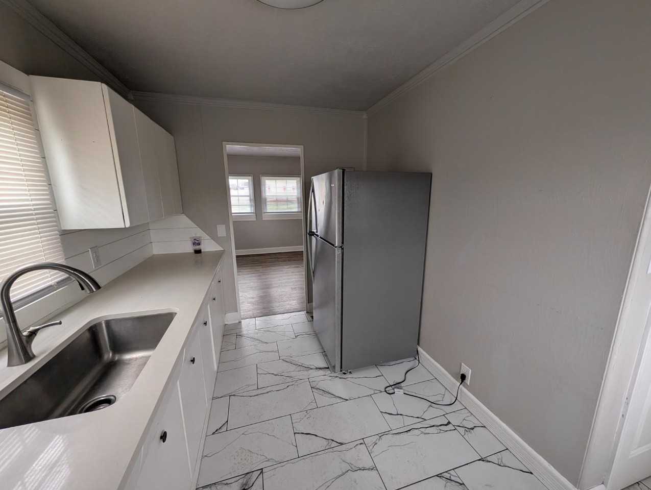 1409 E Dubail Ave - Photo 4 of 10