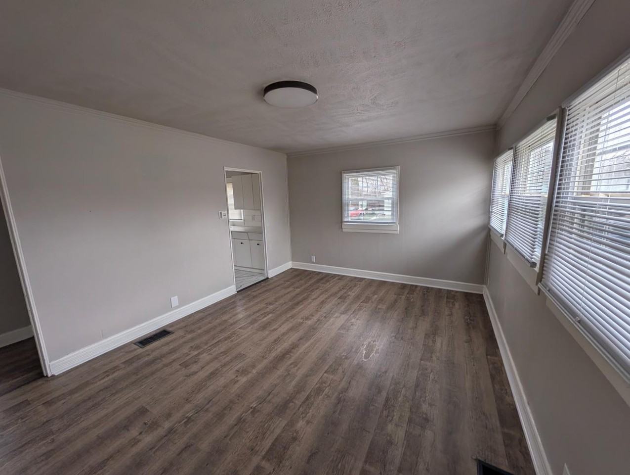 1409 E Dubail Ave - Photo 6 of 10