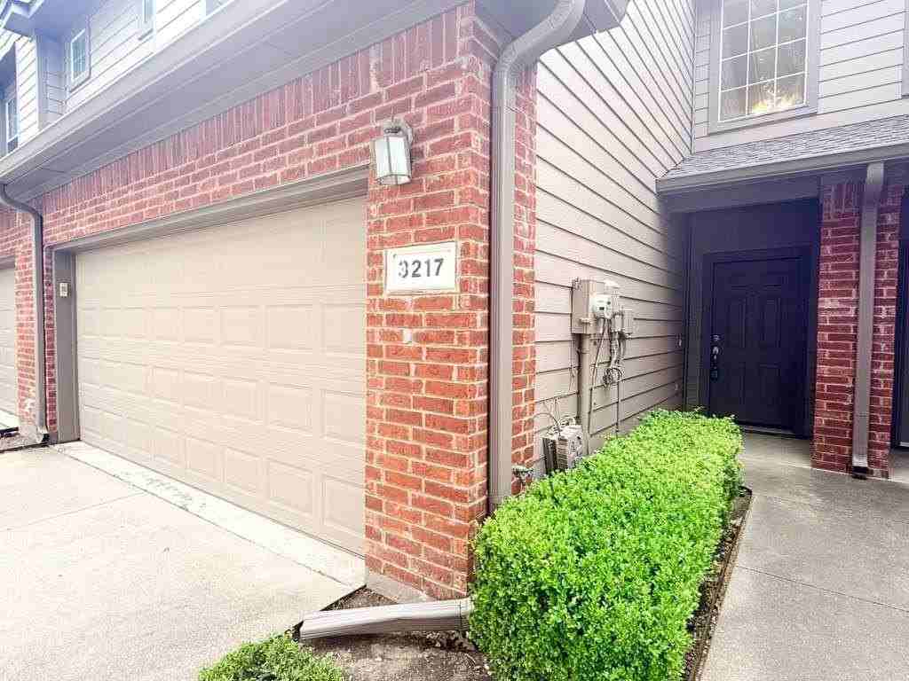 3217 Judge Holland Ln - Photo 2 of 24