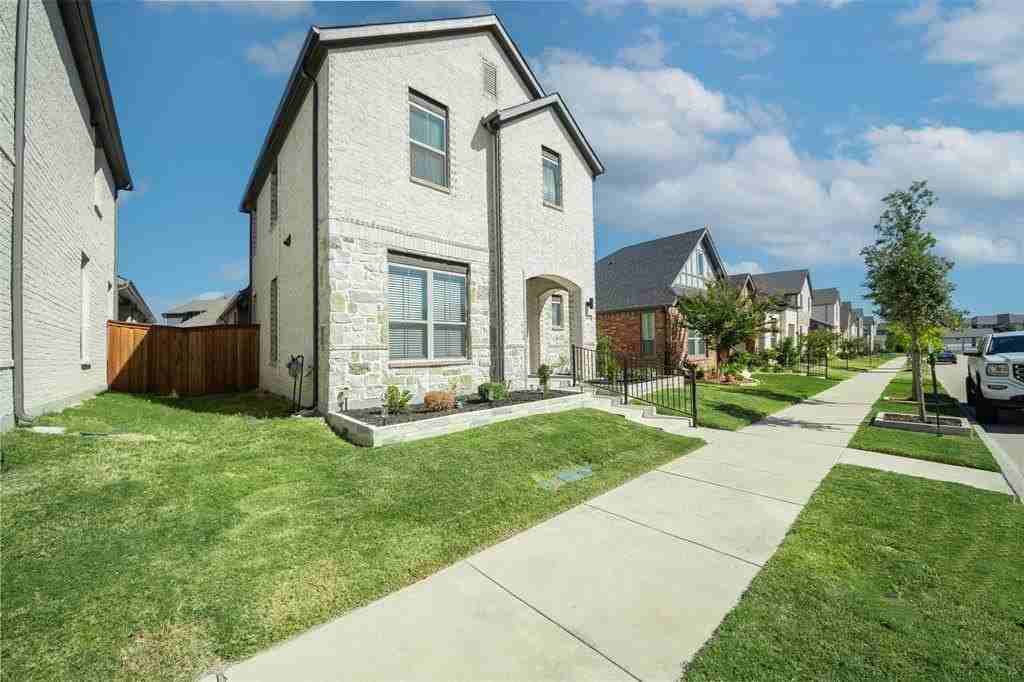 467 Chambers Pl - Photo 2 of 39