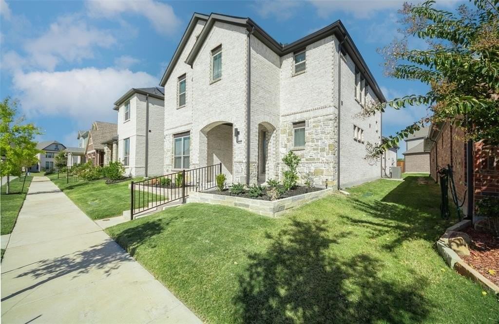 467 Chambers Pl - Photo 3 of 39