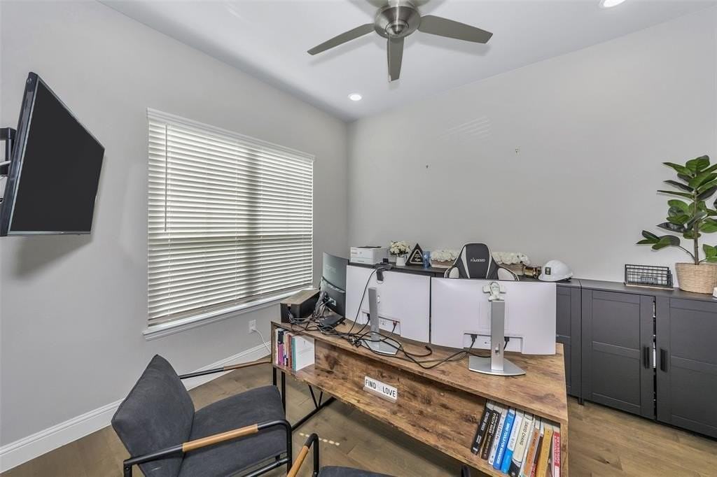 467 Chambers Pl - Photo 5 of 39