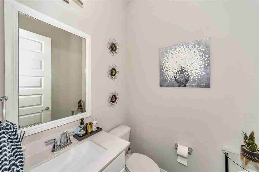 467 Chambers Pl - Photo 7 of 39