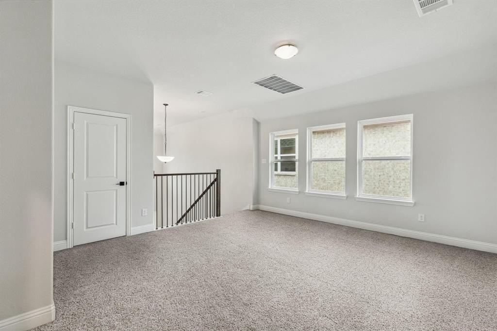 2821 Woodland Ct - Photo 2 of 10