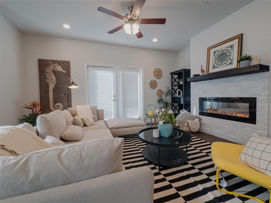 2000 Naples - Photo 3 of 21