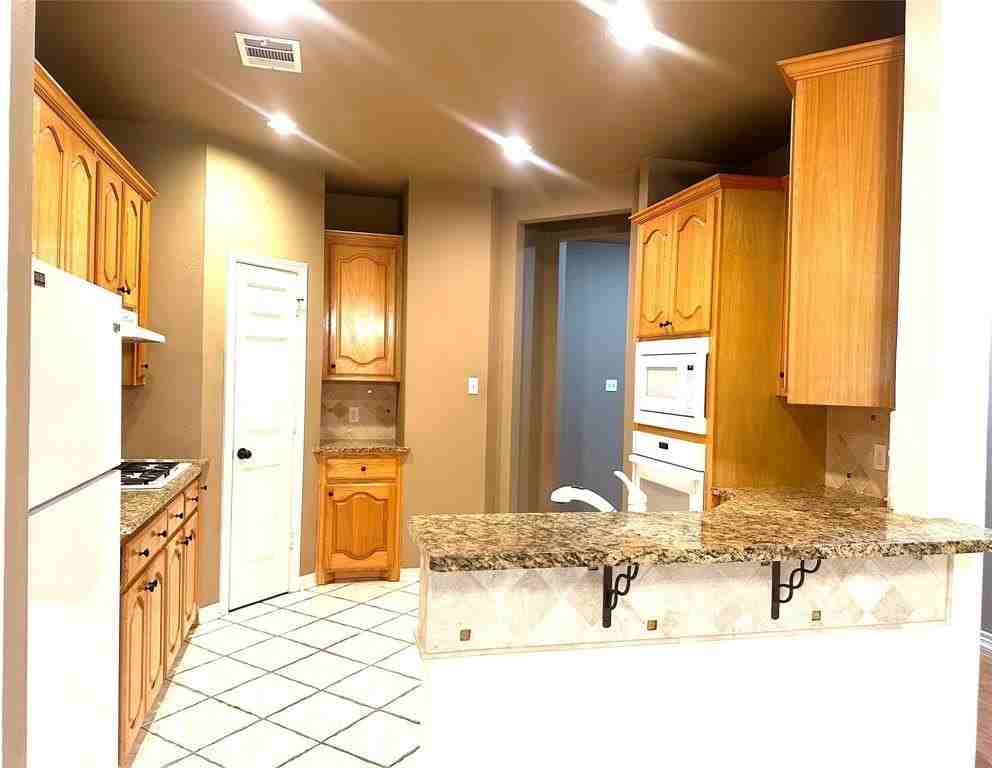 1410 Oxford Dr - Photo 6 of 20