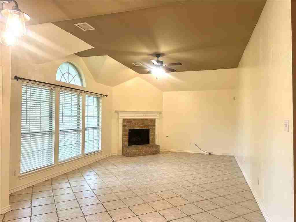 1410 Oxford Dr - Photo 7 of 20