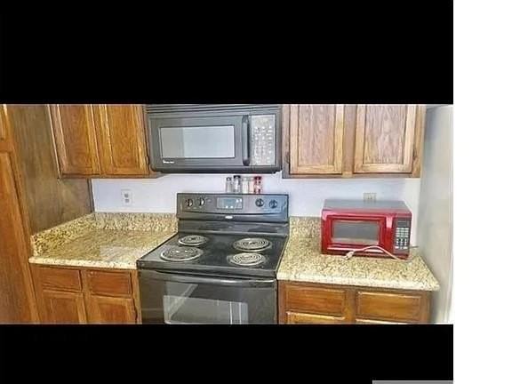 9815 Walnut St #102 - Photo 6 of 9