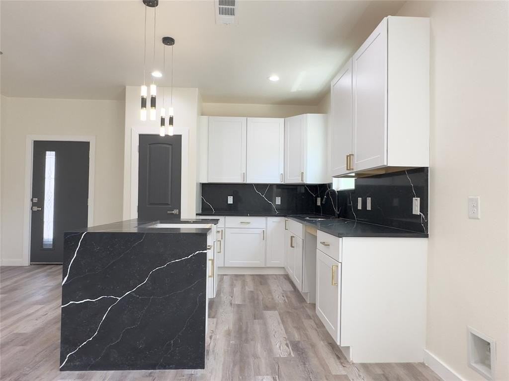 2720 Morning Ave - Photo 5 of 19