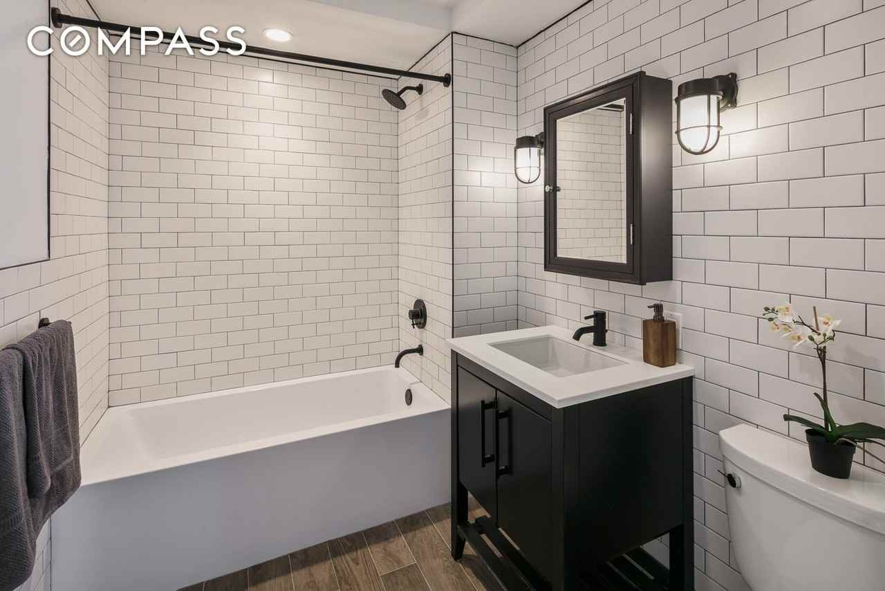 1626 Madison St #1A - Photo 4 of 14