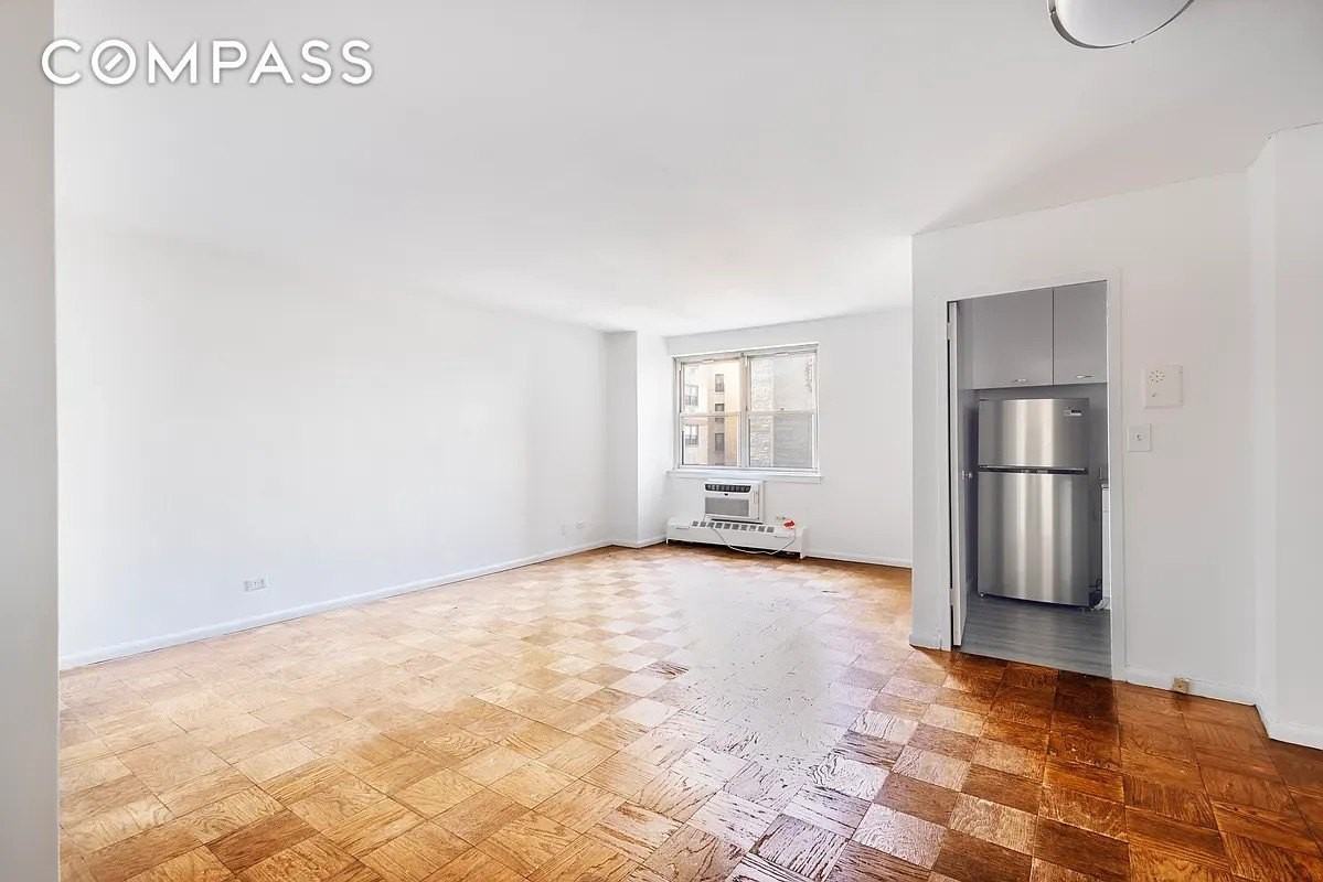 340 E 80th St #15L - Photo 2 of 7