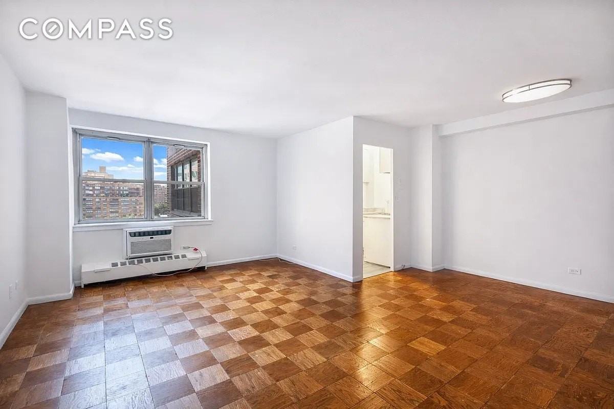 340 E 80th St #15L - Photo 3 of 7