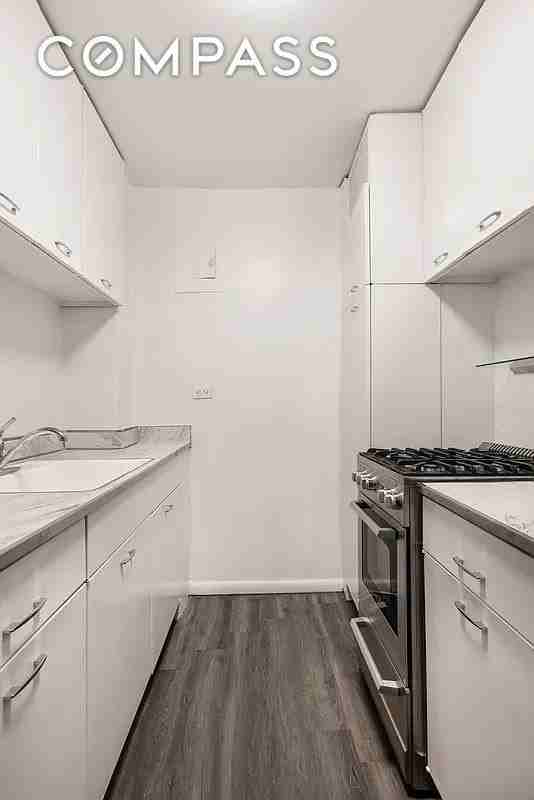 340 E 80th St #15L - Photo 6 of 7