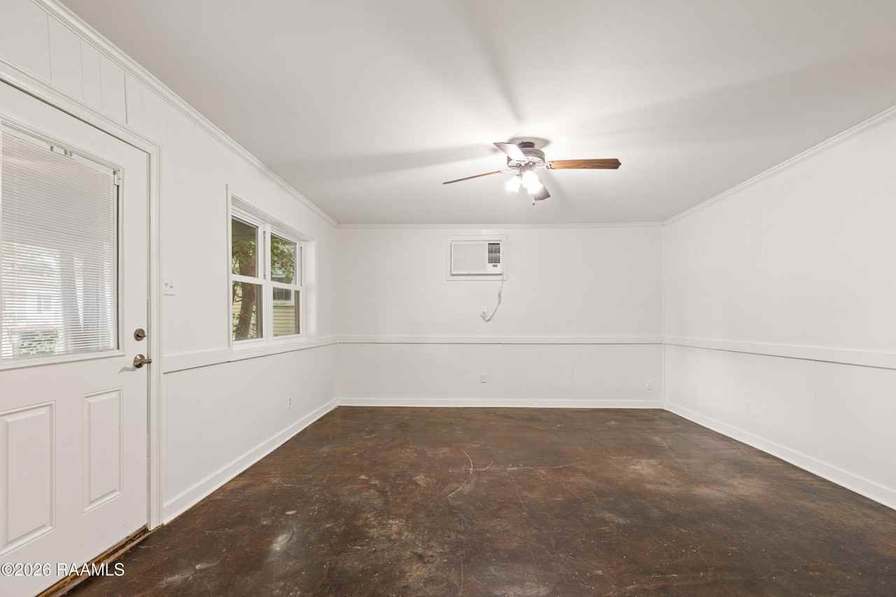 133 Woodrow St Apt A - Photo 4 of 19