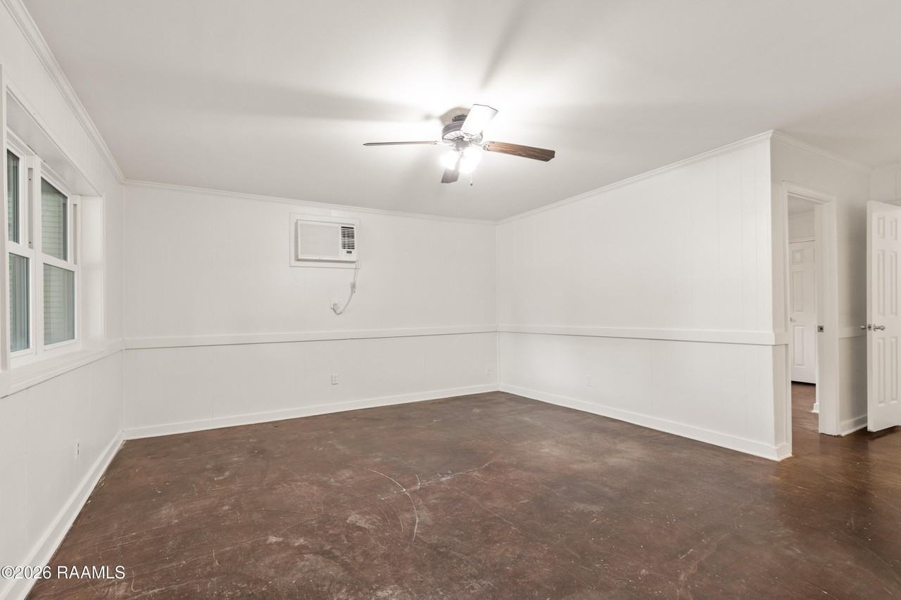 133 Woodrow St Apt A - Photo 5 of 19