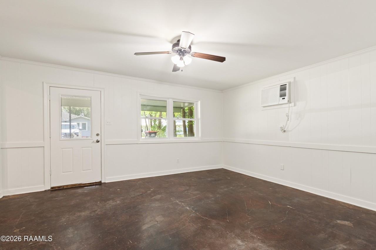 133 Woodrow St Apt A - Photo 7 of 19