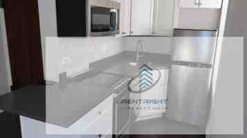 featured image of 640 W Wrightwood Ave #107