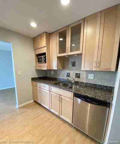 885 N Old Woodward Ave #1 - Photo 6 of 20