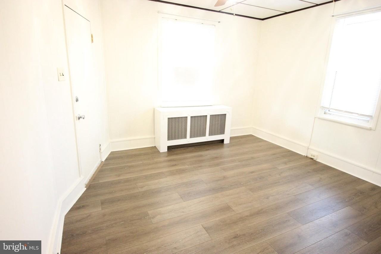 201-203 E Delaware Ave Apt A - Photo 2 of 6