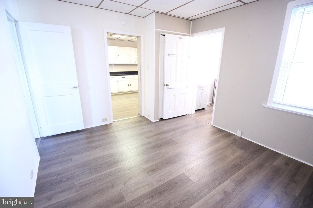 201-203 E Delaware Ave Apt A - Photo 3 of 6