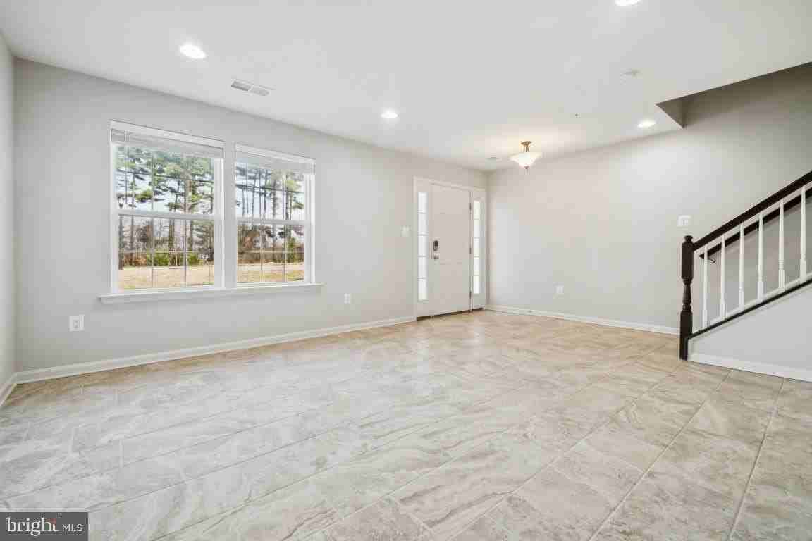 1118 Bayberry Ln - Photo 5 of 31