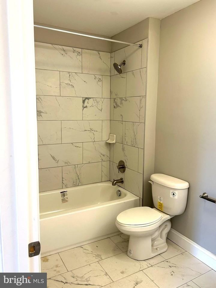 100 W Lexington St #302 - Photo 4 of 19