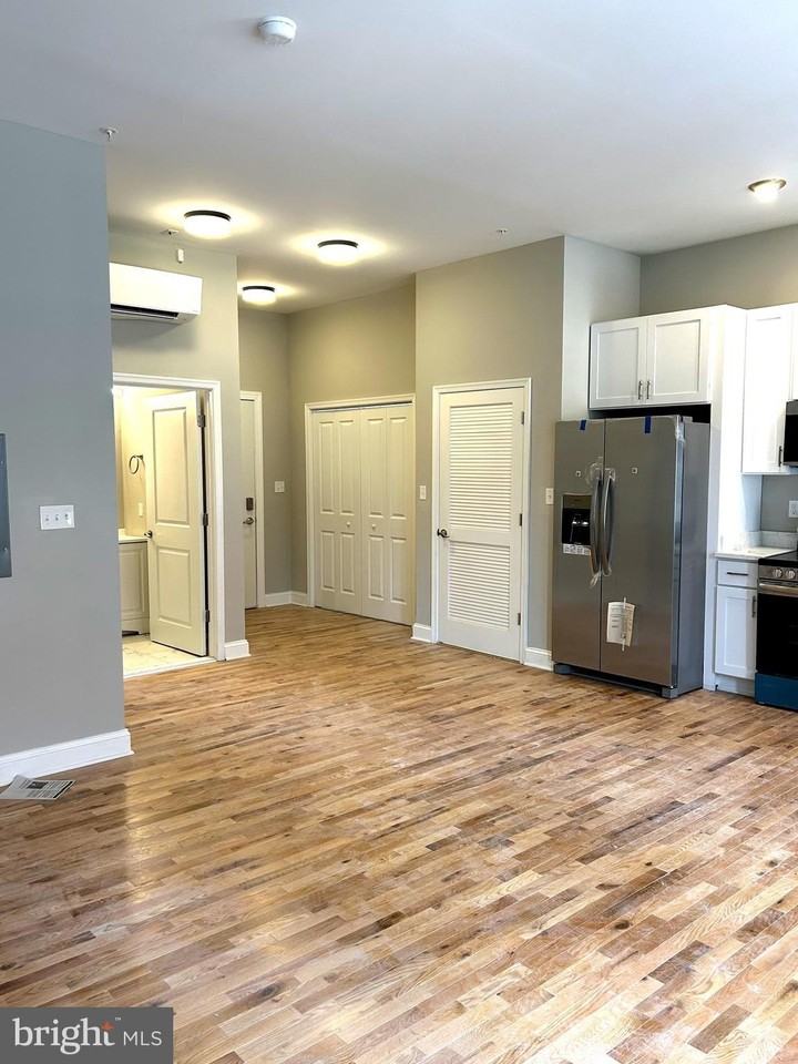 100 W Lexington St #302 - Photo 5 of 19