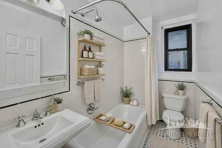 E 68th St #3M - Photo 4 of 4