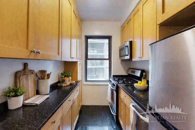 E 56th St #7L - Photo 3 of 4