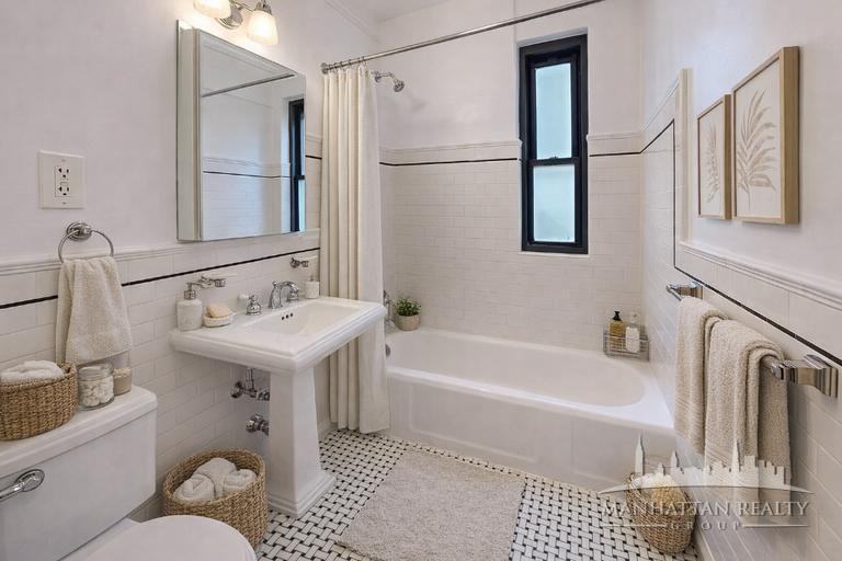 E 56th St #7L - Photo 4 of 4