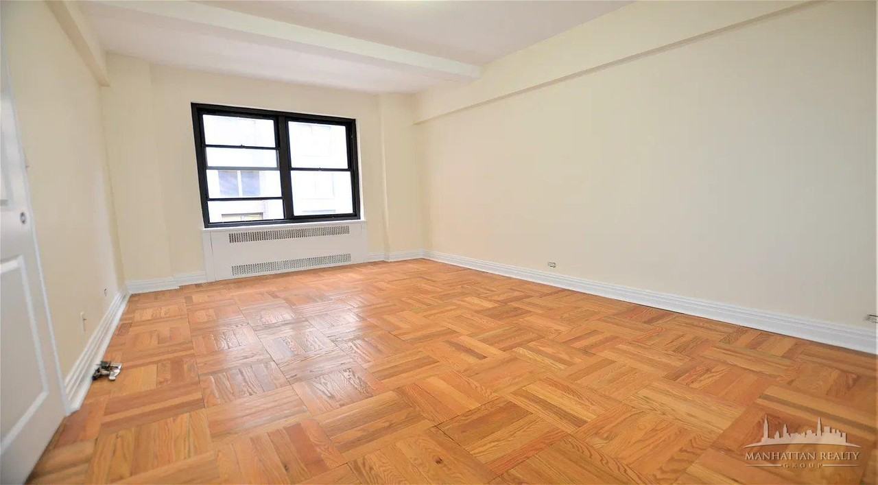 E 56th St #5J - Photo 3 of 7