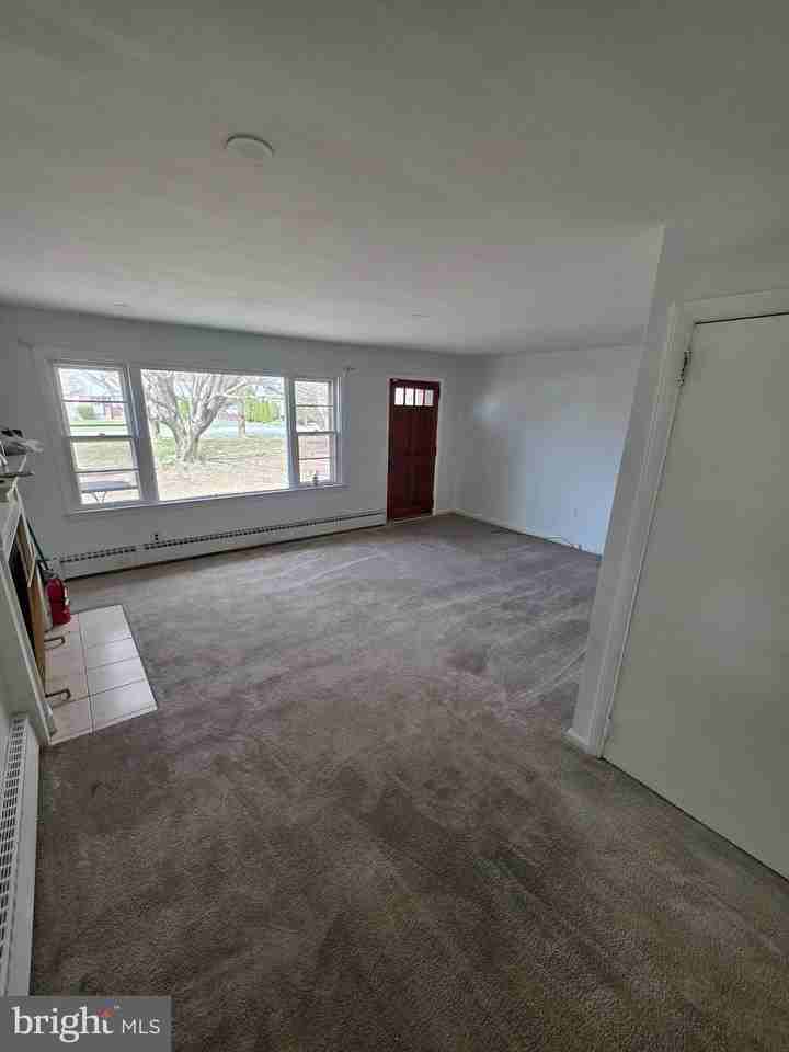 926 Green Ln - Photo 2 of 12