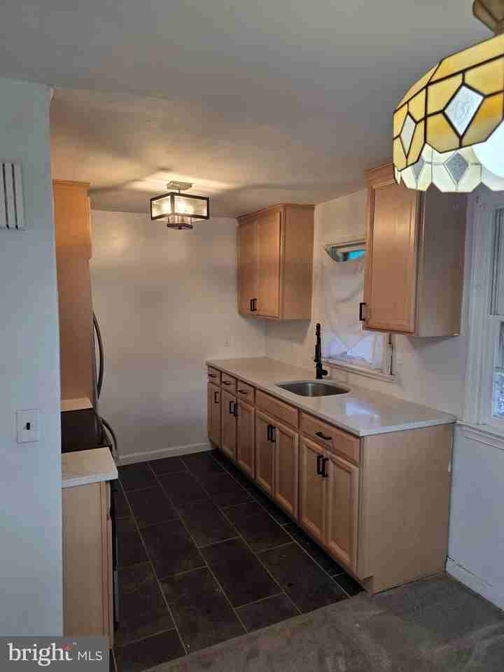 926 Green Ln - Photo 3 of 12