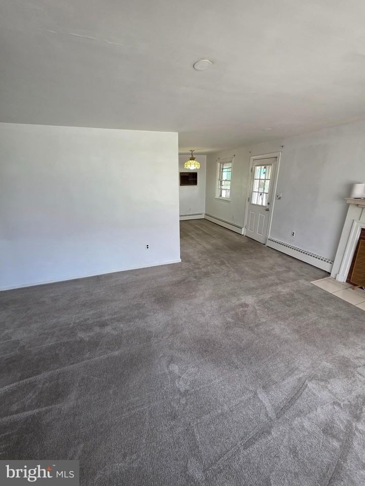 926 Green Ln - Photo 4 of 12