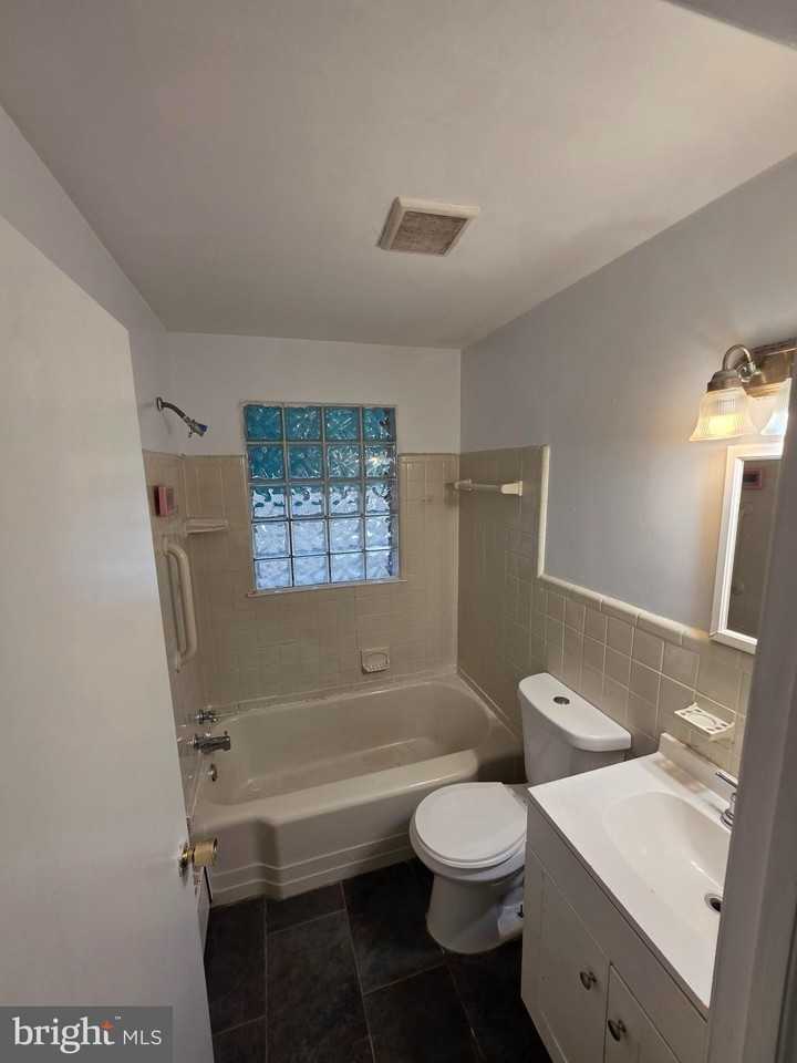 926 Green Ln - Photo 7 of 12