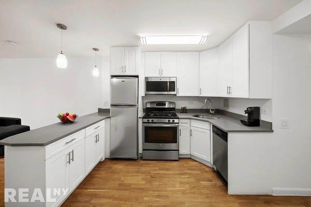 395 S End Ave #9P - Photo 2 of 10