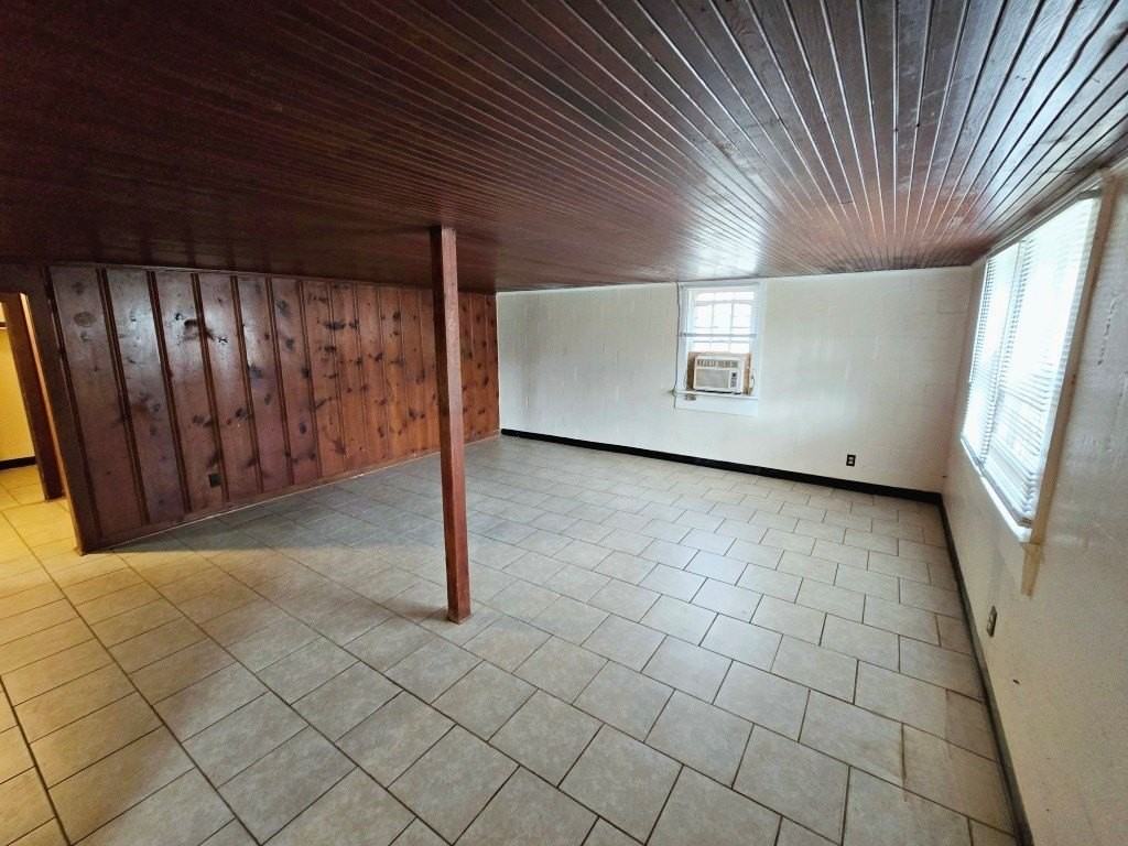 1364 Crescent Dr Apt 3 - Photo 2 of 7