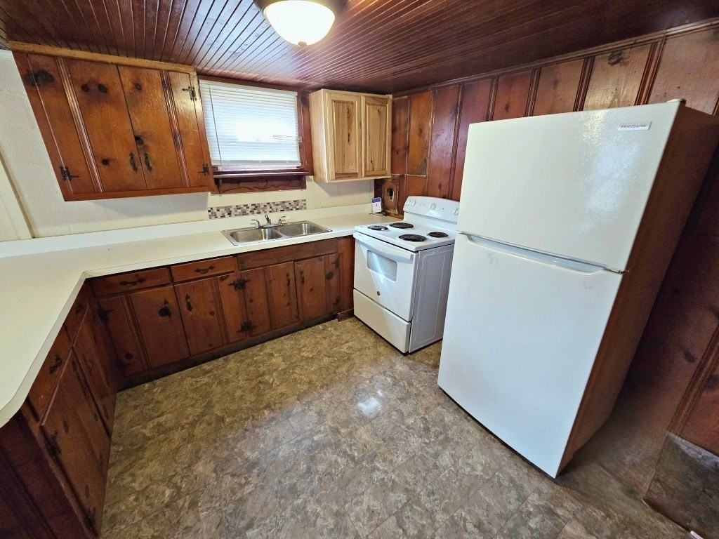 1364 Crescent Dr Apt 3 - Photo 4 of 7