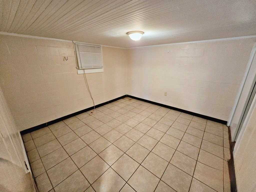 1364 Crescent Dr Apt 3 - Photo 7 of 7