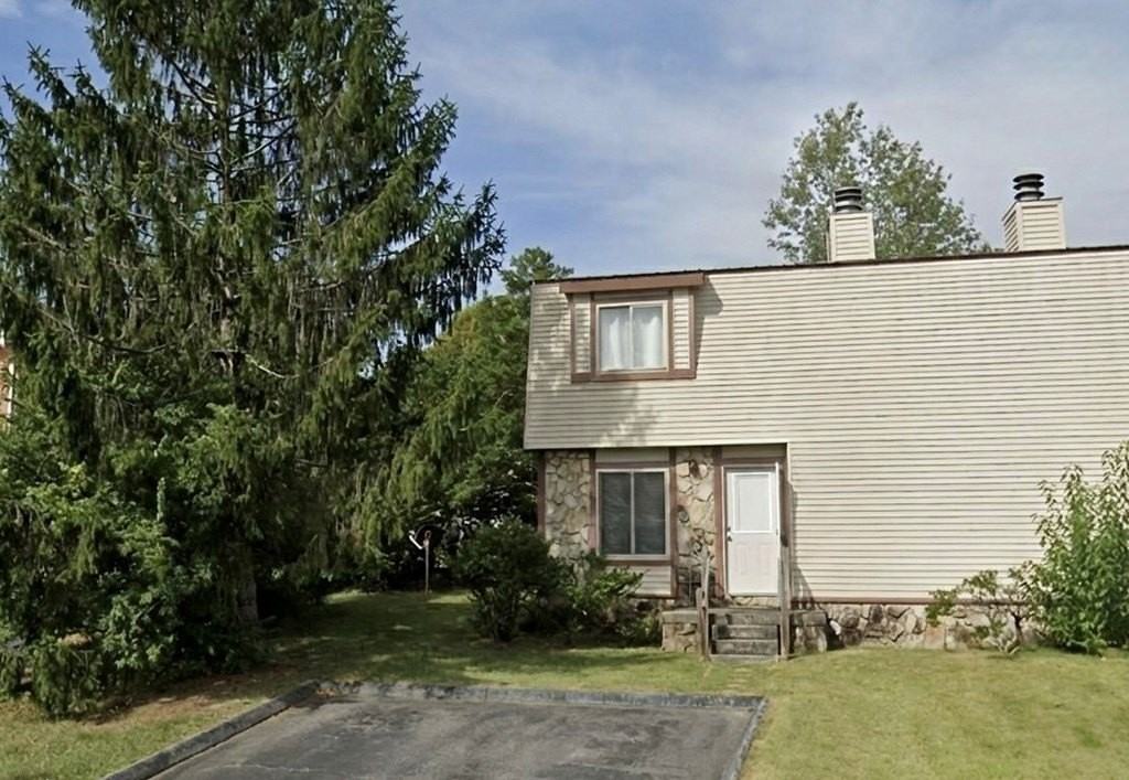 82 Eastgate Cir Apt A - Photo 2 of 10