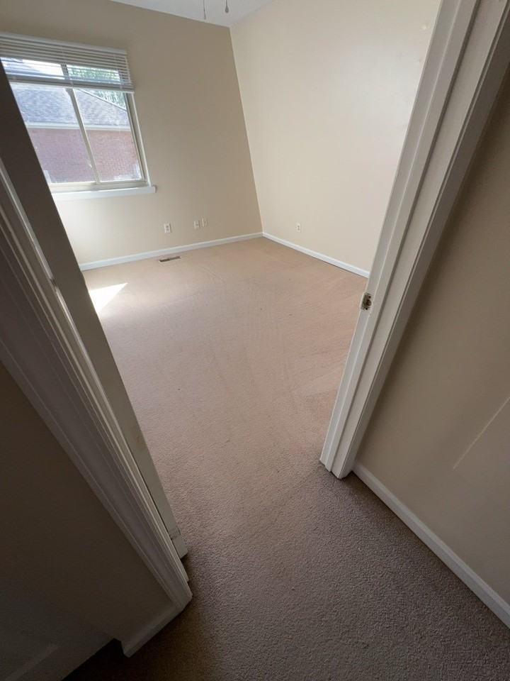 82 Eastgate Cir Apt A - Photo 7 of 10