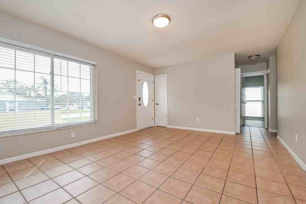 420 Silver Hill Dr - Photo 4 of 16