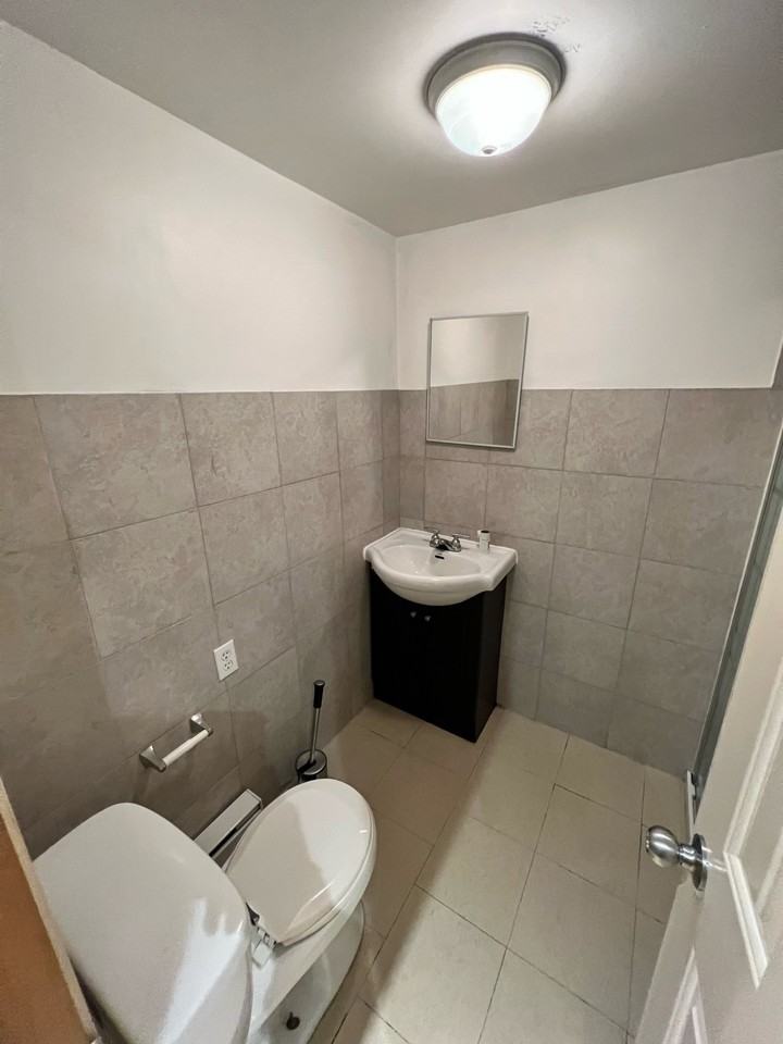 6860 Avenue Fielding #G-1 - Photo 3 of 7