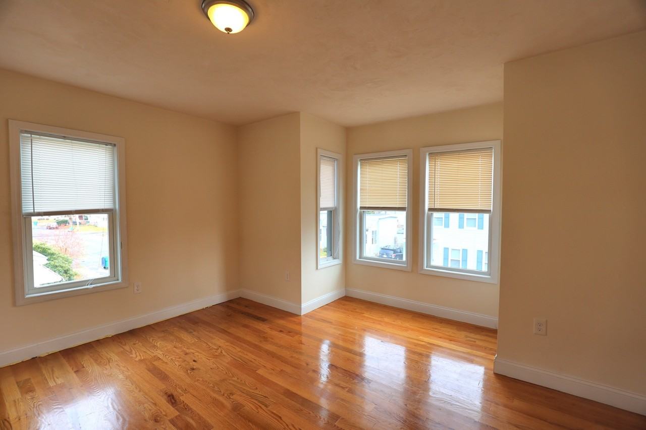 62 Lincoln St #2 - Photo 5 of 14