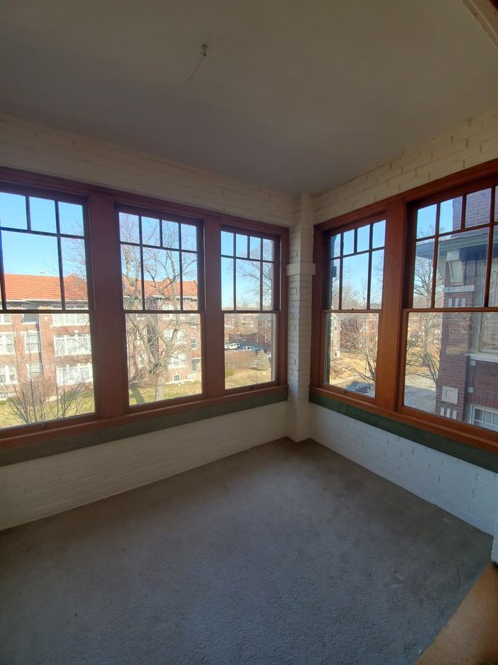 5788 Pershing Ave #3W - Photo 4 of 13