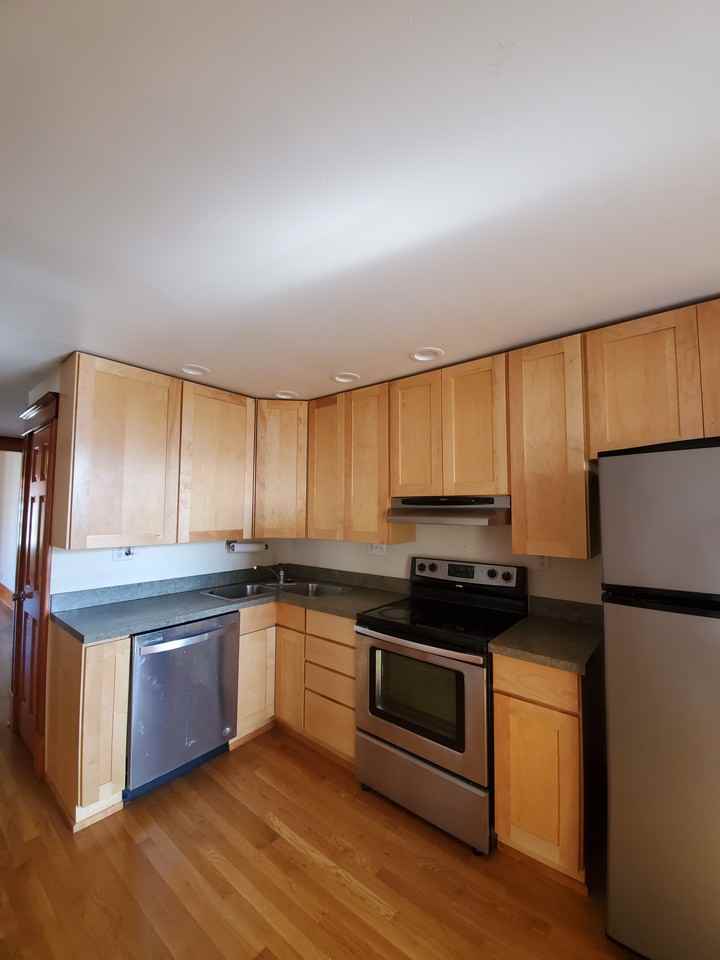5788 Pershing Ave #3W - Photo 7 of 13