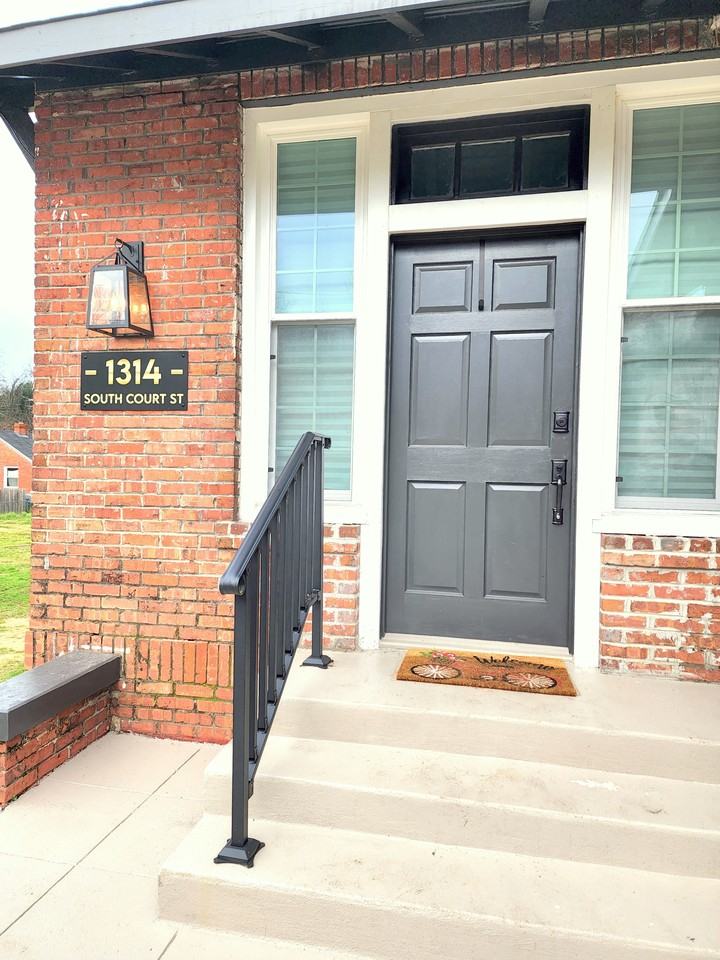 1314 S Court St - Photo 2 of 31