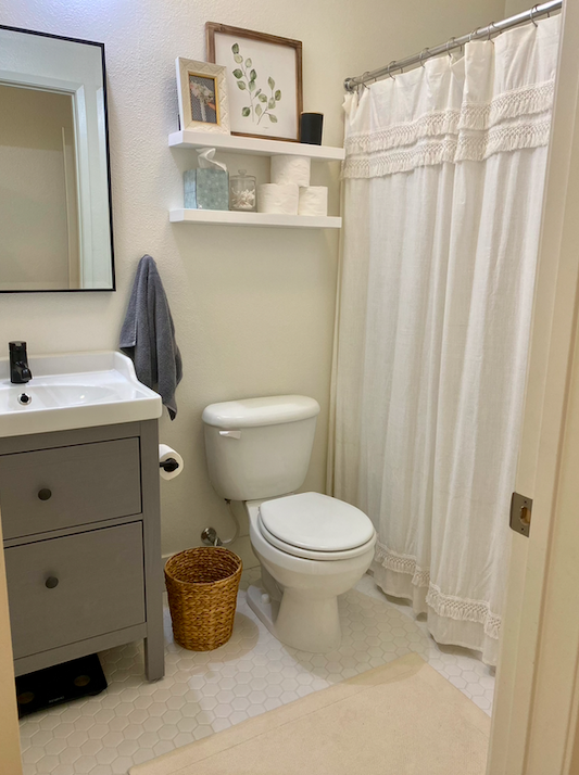 1363 Abbey Ln - Photo 3 of 16